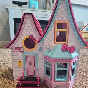 Hello Kitty house